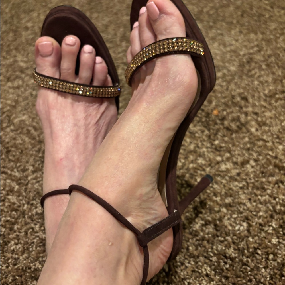 Brown Suede Heels with Embellished Strap -NWT-Display-Designer High End Shoes 🌟